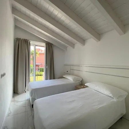 Ξενοδοχείο με διαμερίσματα Royal Apt Lake Como Colico