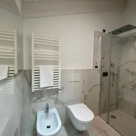 Ξενοδοχείο με διαμερίσματα Royal Apt Lake Como